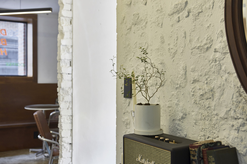 十平米打造温馨原木风咖啡馆，设计亮点一语道破-11