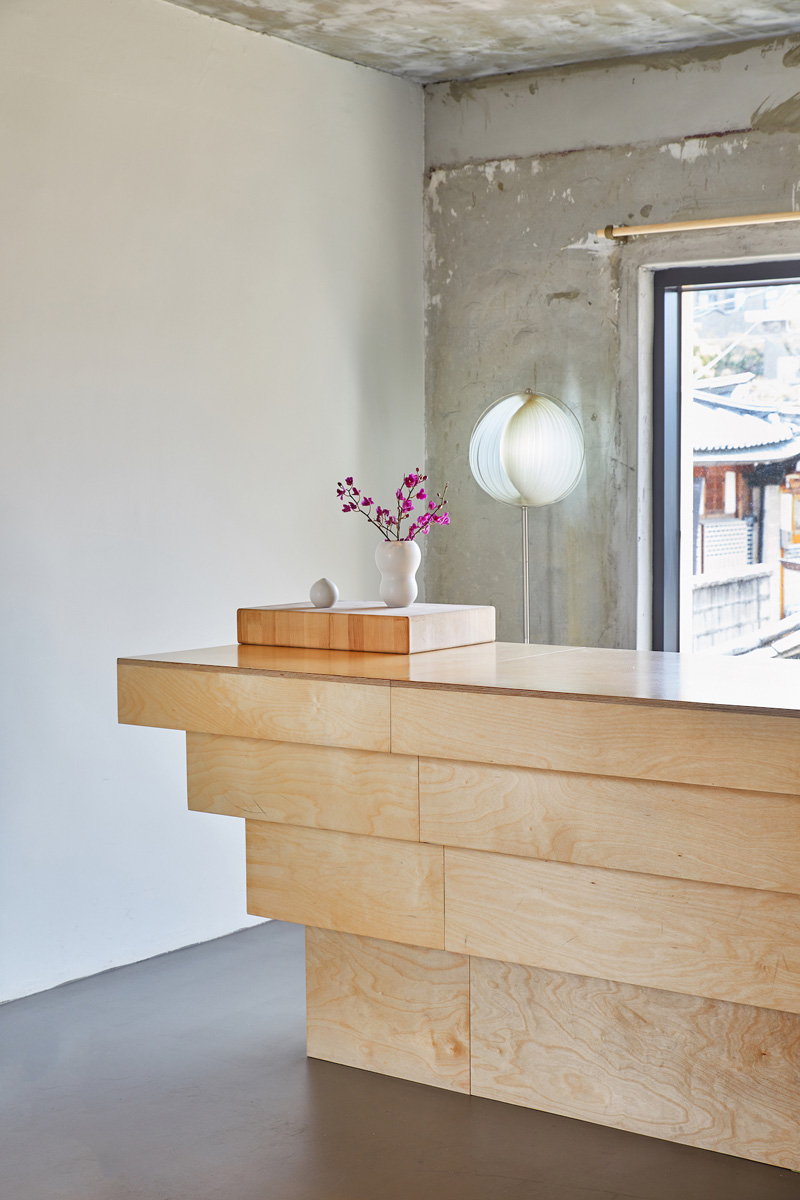 韩屋画廊现代演绎，10 坪咖啡厅惊艳设计-10