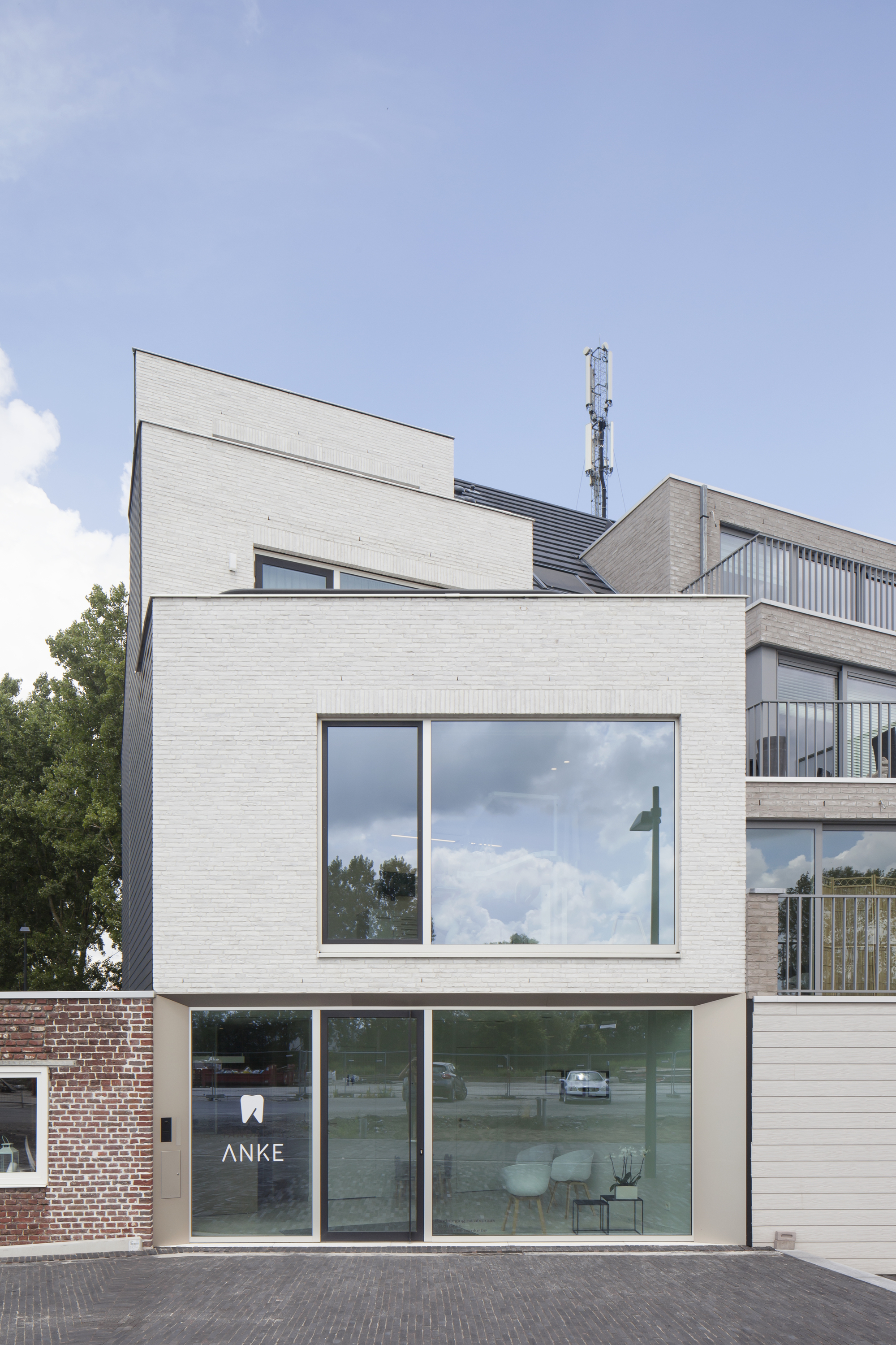 小地块大设计 | 公寓与牙科诊所的巧妙融合-14