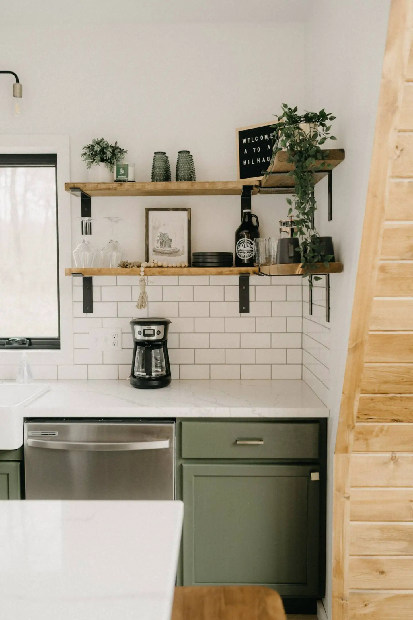 绿色主题 A 框架木屋,体验自然之美-3