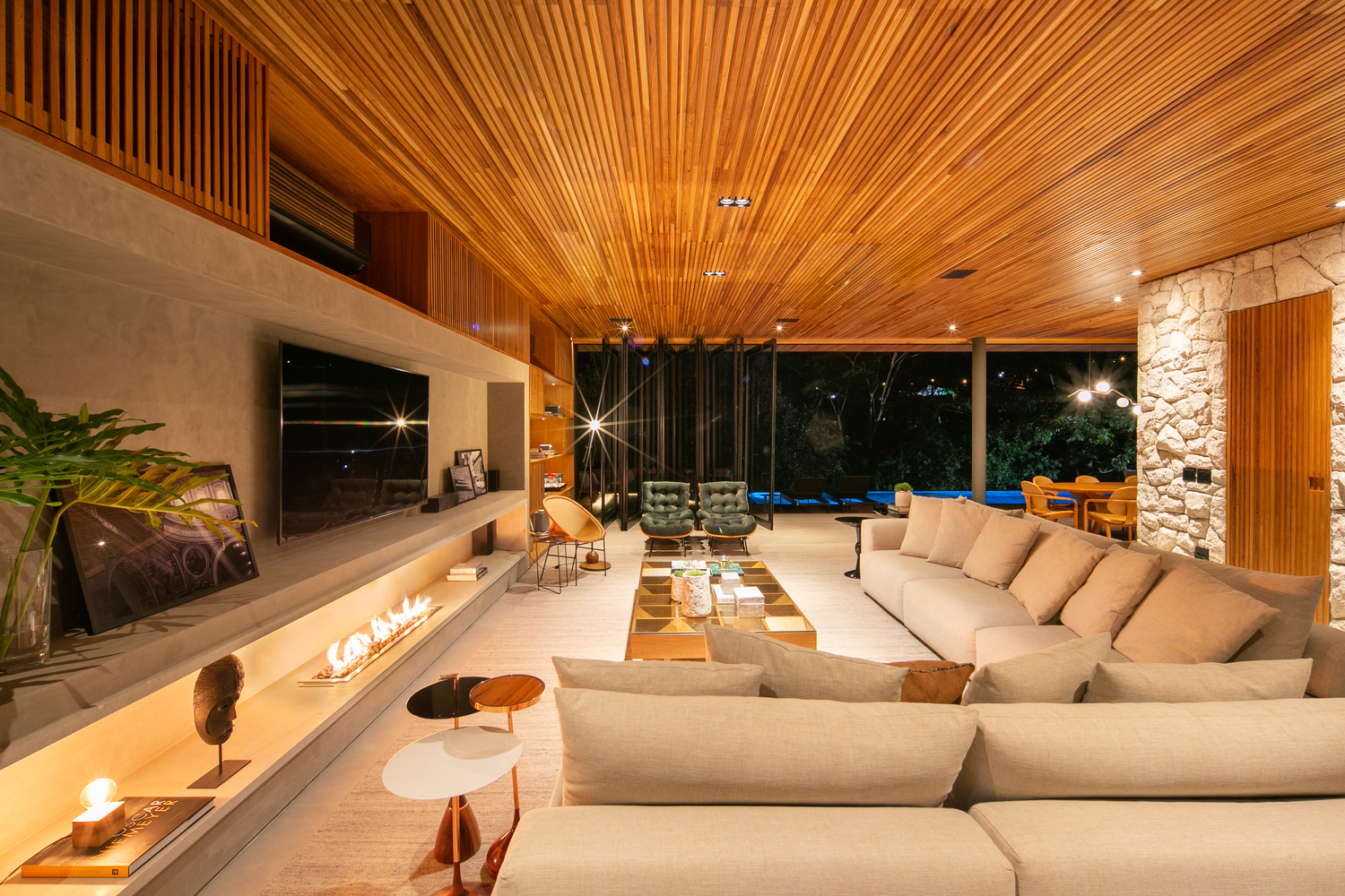 融入自然的现代绿意住宅丨巴西圣保罗丨Belluzzo Martinhao Arquitetos-45