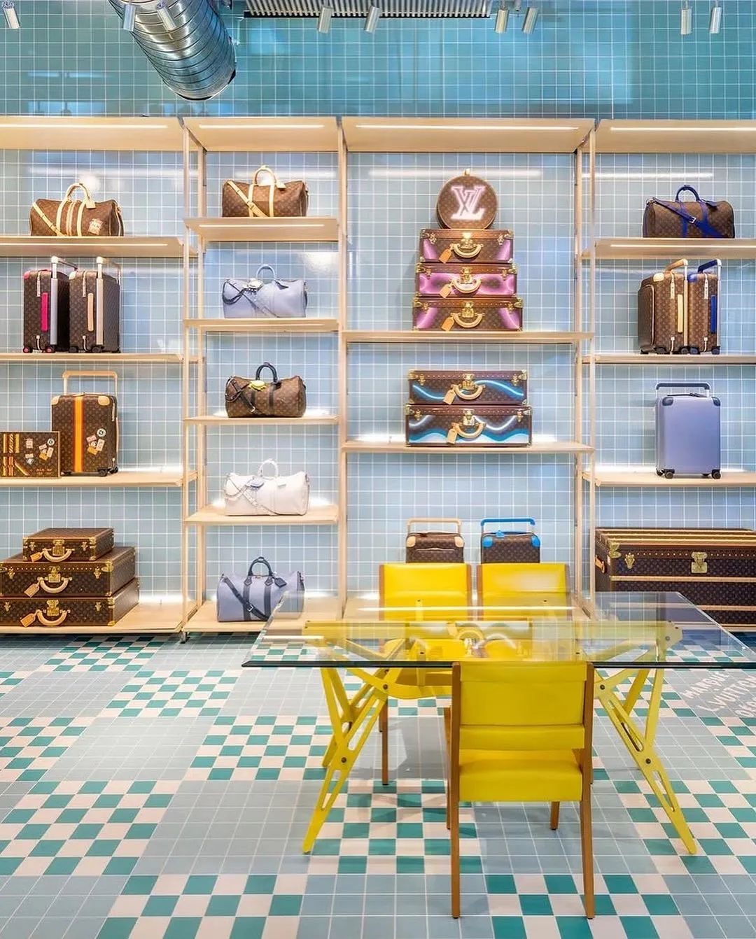 Louis Vuitton 2025年秋冬男装预演泳池派对丨美国迈阿密-5