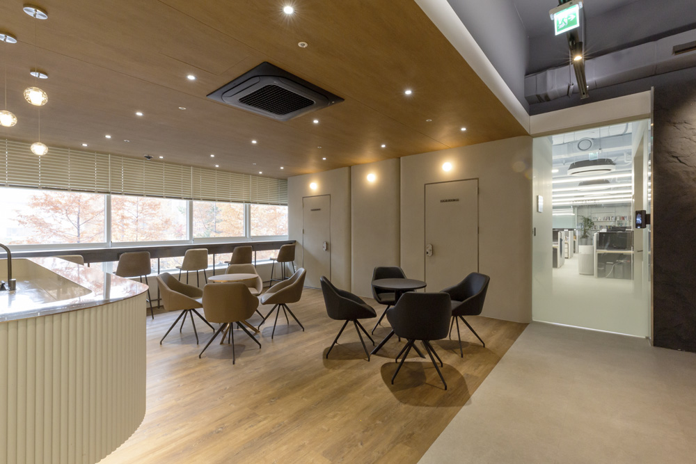 多元概念打造 200 平大型办公空间-7