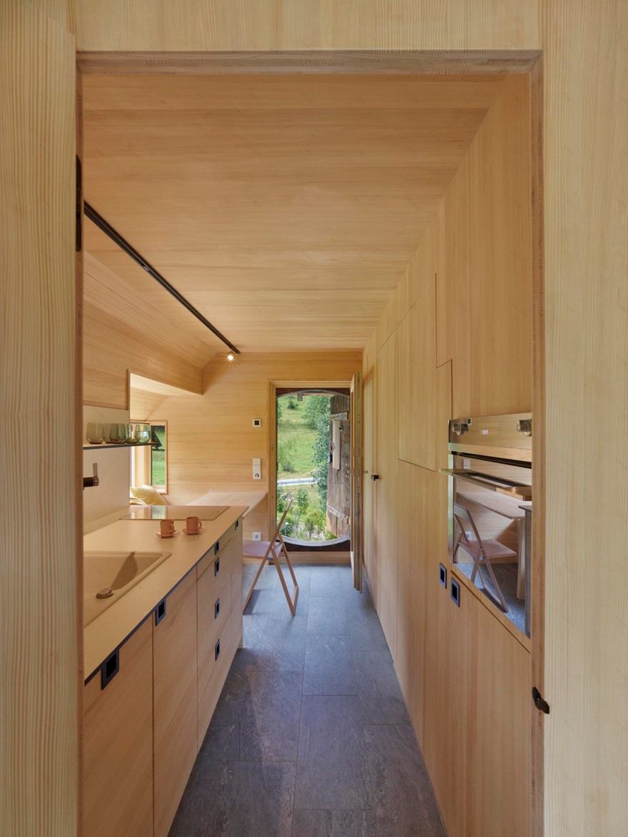 德国黑森林 1000 米高空的环保小屋-22