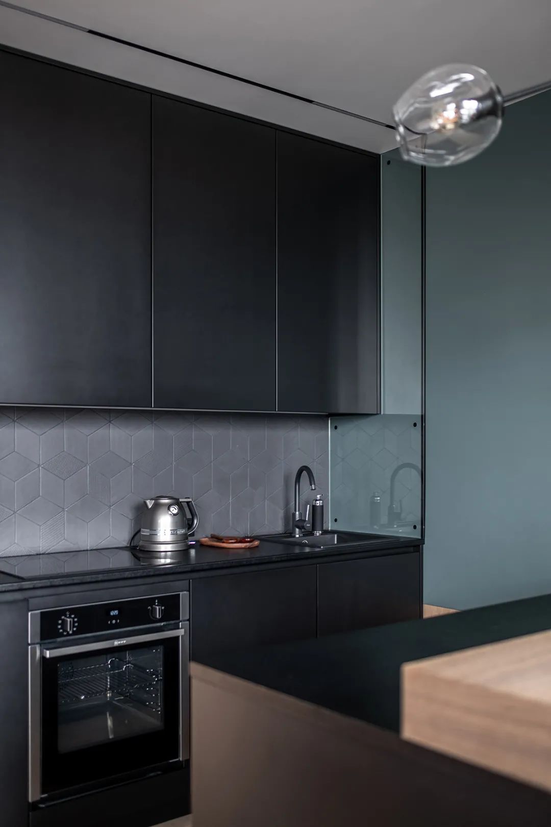 莫斯科 66㎡莫兰迪简约风公寓,玻璃隔断打造开放式空间-15