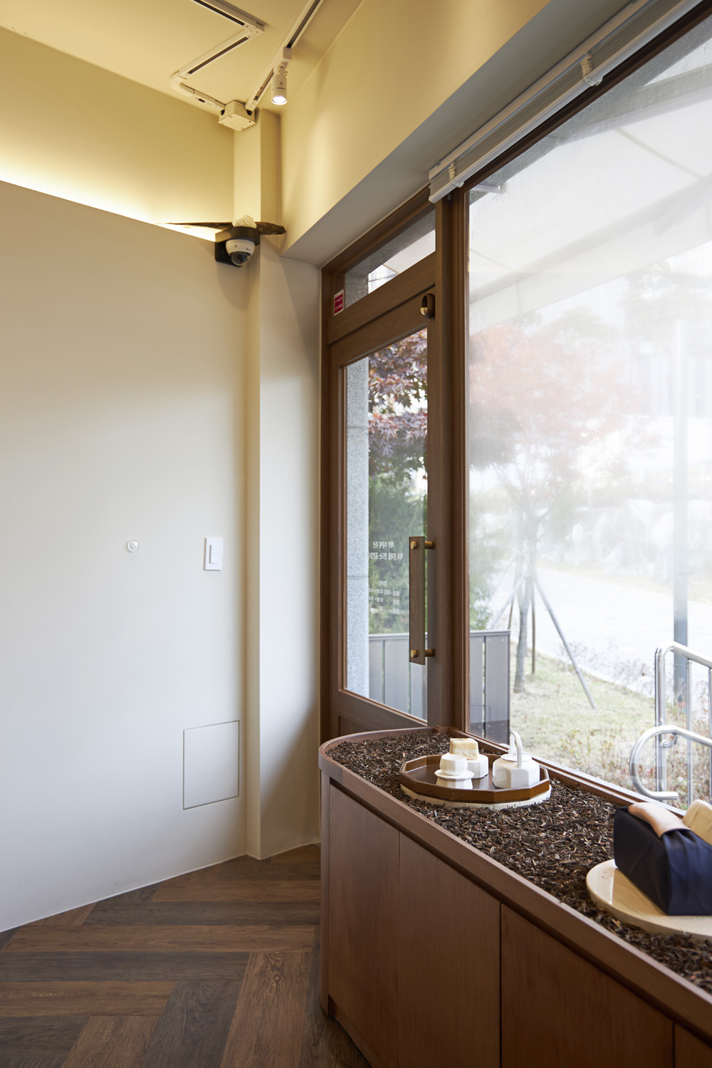 13 坪温暖氛围的白色木质空间设计-10