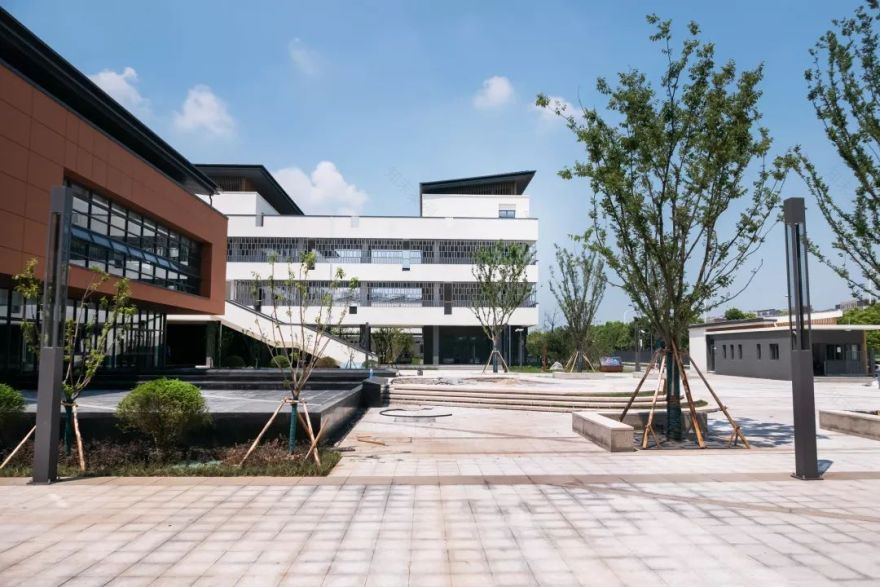 高新区实验初中锦峰路校区 | 智慧活力绿意盎然-26