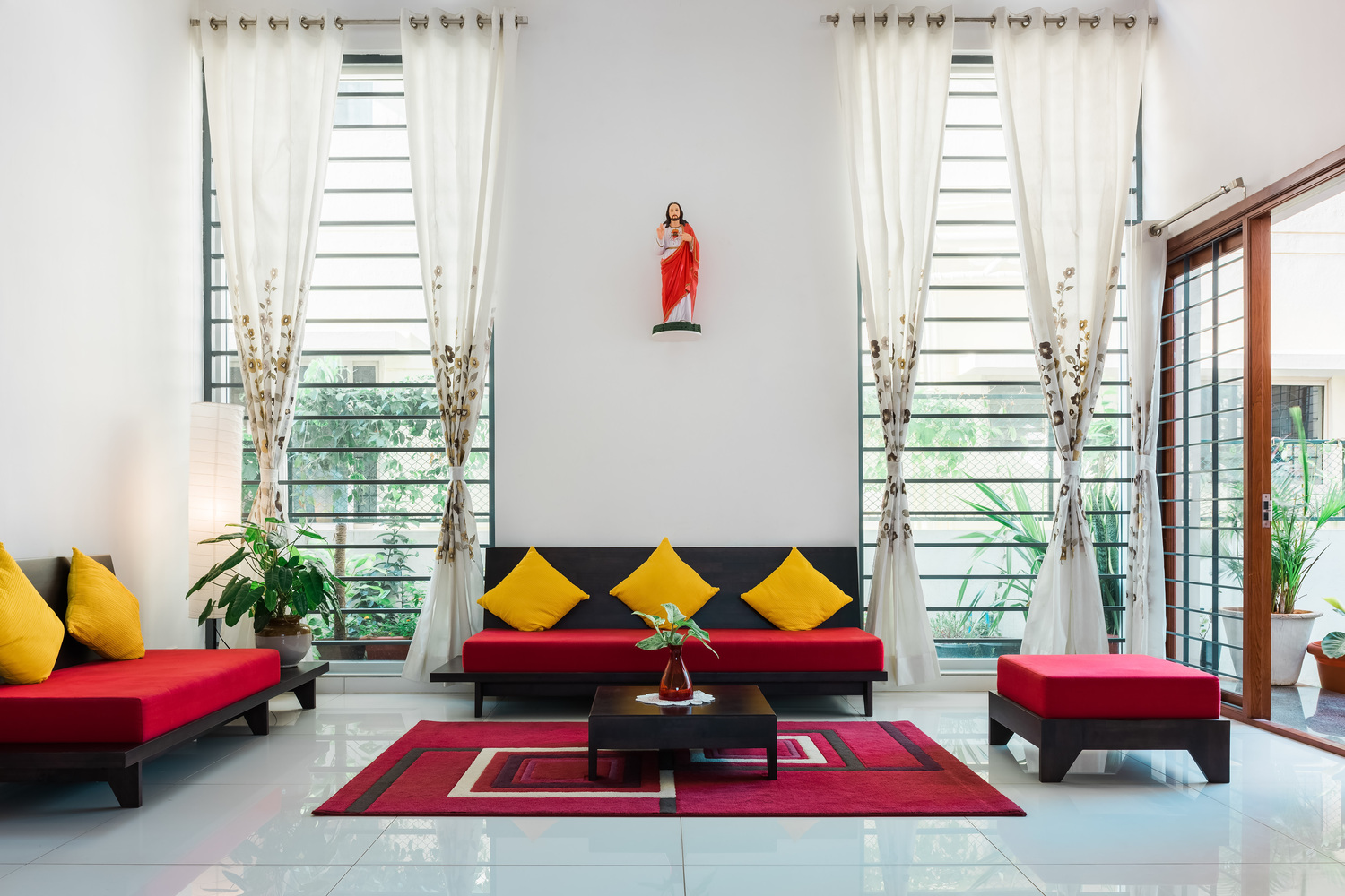 树拥抱者 · 印度班加罗尔的自然现代住宅-22