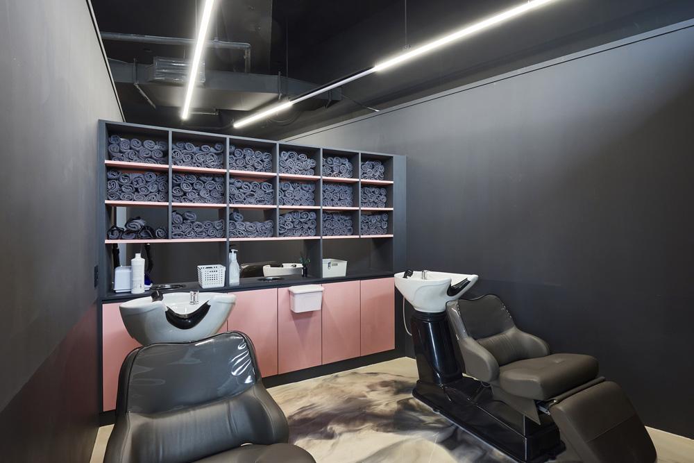 简约 30 坪美容室，黑粉撞色诠释精致品味-12