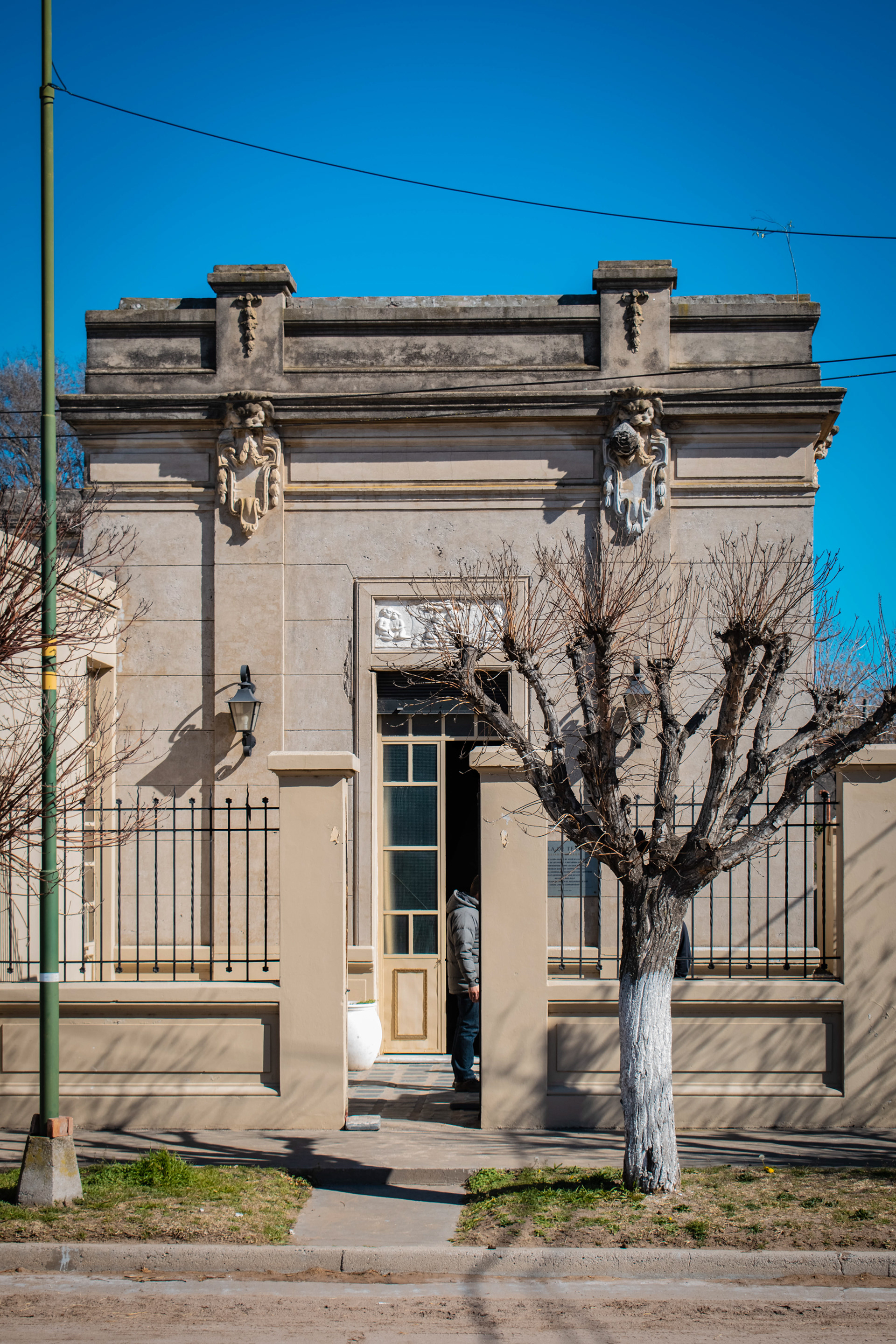 L'union francaise Bar & Theater-2