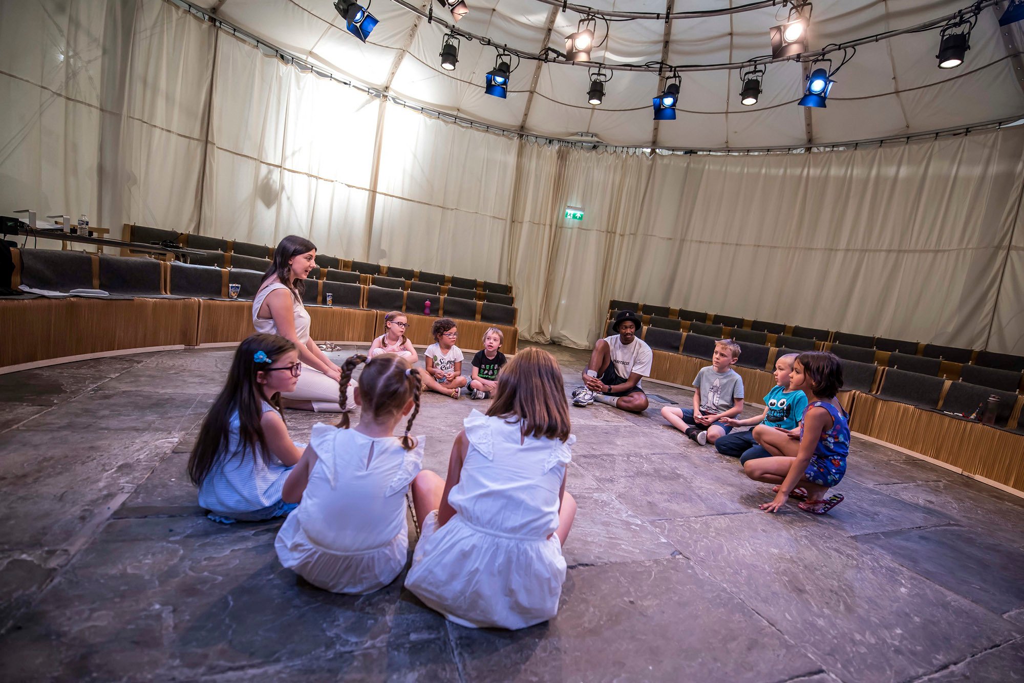 巢穴；兽穴（注：The Den常见含义为巢穴；兽穴，但它在不同语境可能有不同含义，如小房间；私室 等，若有具体语境可提供以便更精准翻译） 丨英国曼彻斯特丨Haworth Tompkins-14