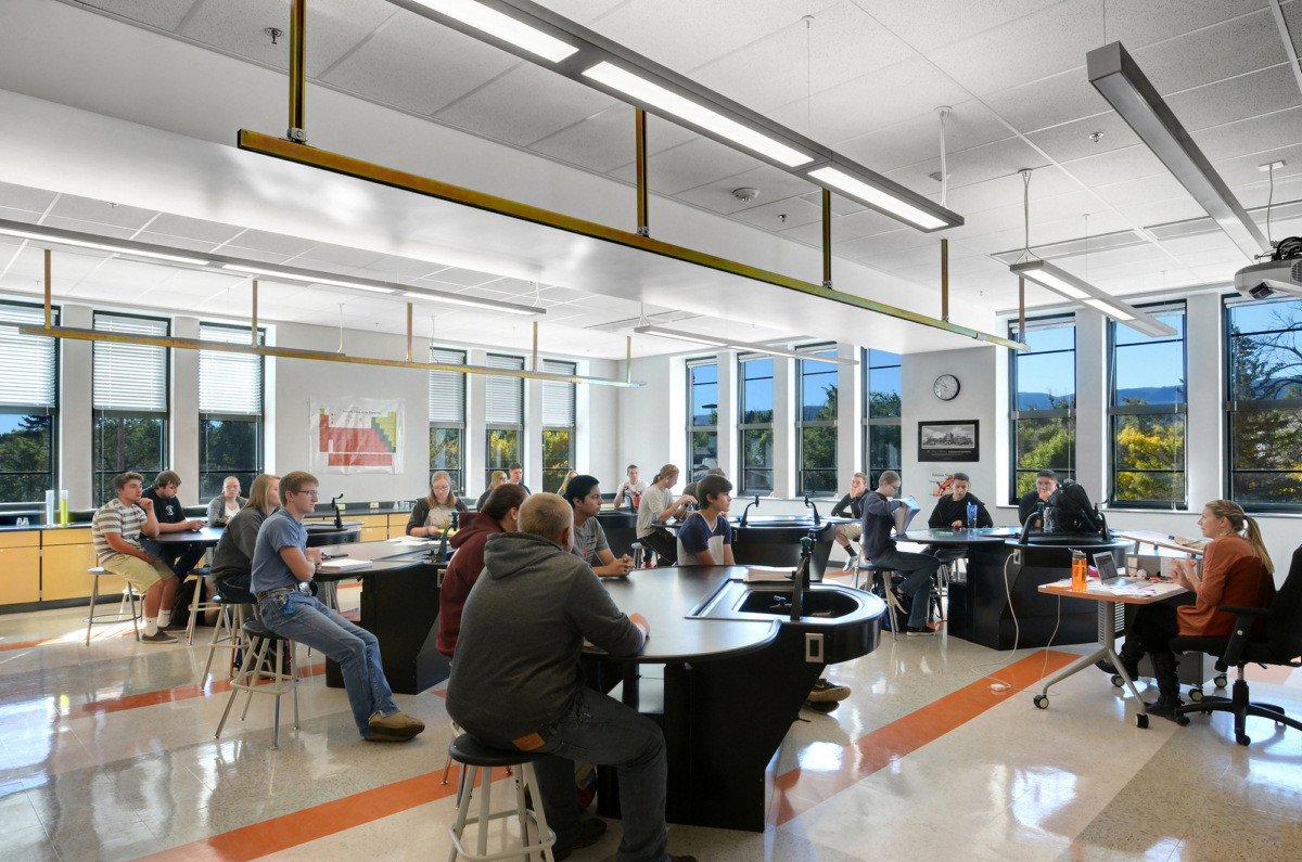 Wyoming 中学百年老校翻新，21 世纪学习环境助力学生成长-20