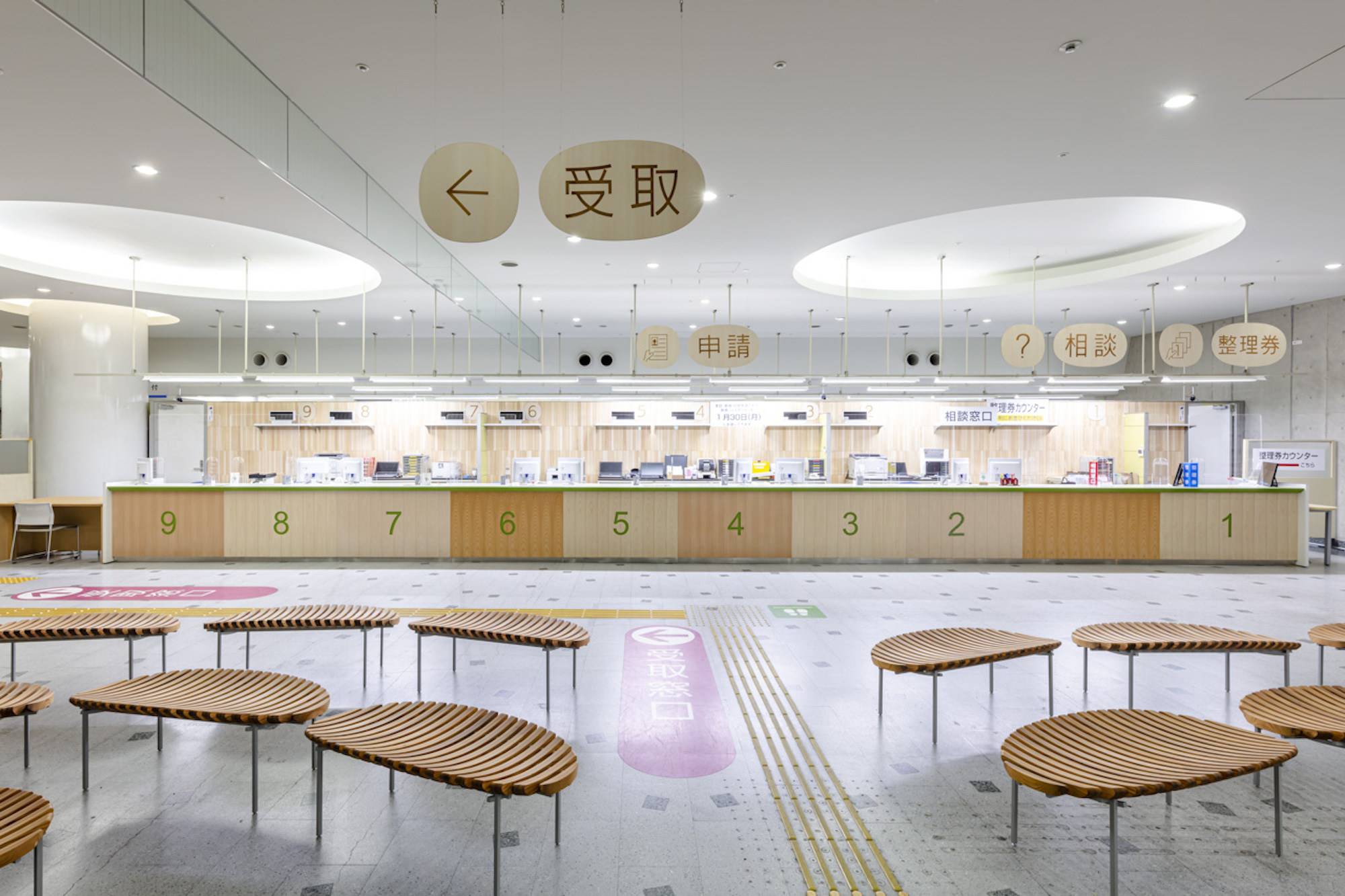 大阪府パスポートセンター木質化改修丨池田久司建築設計事務所等-3