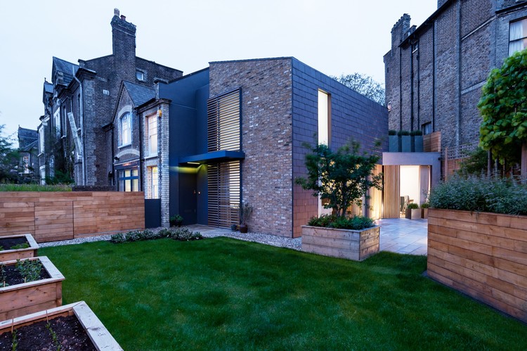 伦敦北部惊艳扩建 | 木火、玻璃与石灰石的和谐共融-37