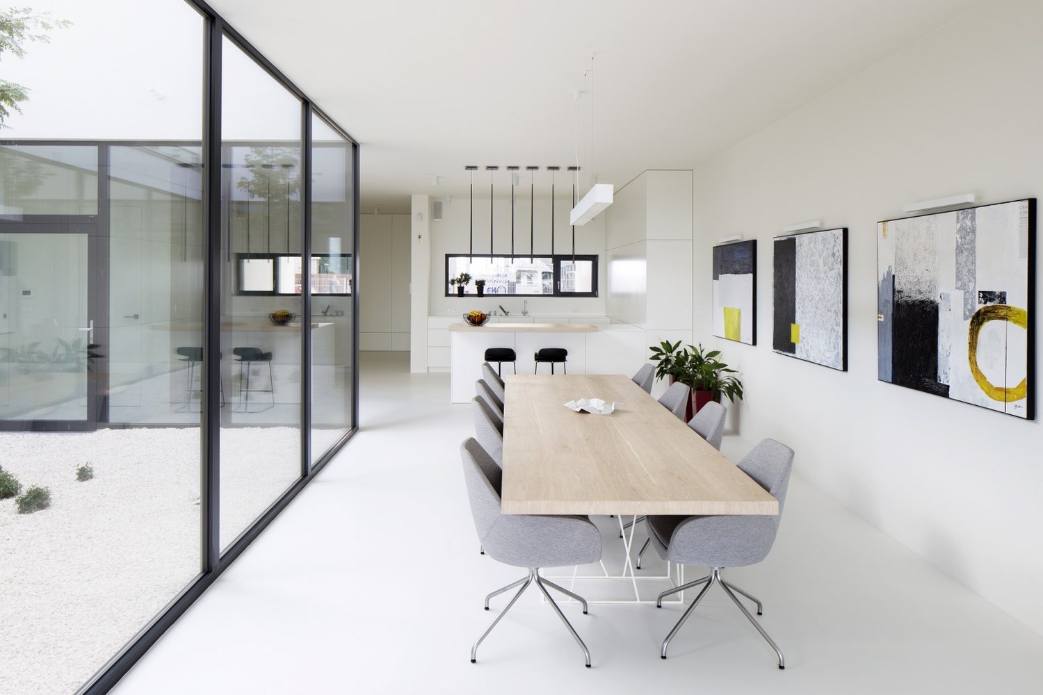 波兰南部森林中的现代简约住宅-47