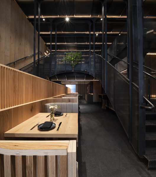 曼哈顿历史遗迹中的精致餐饮空间-15