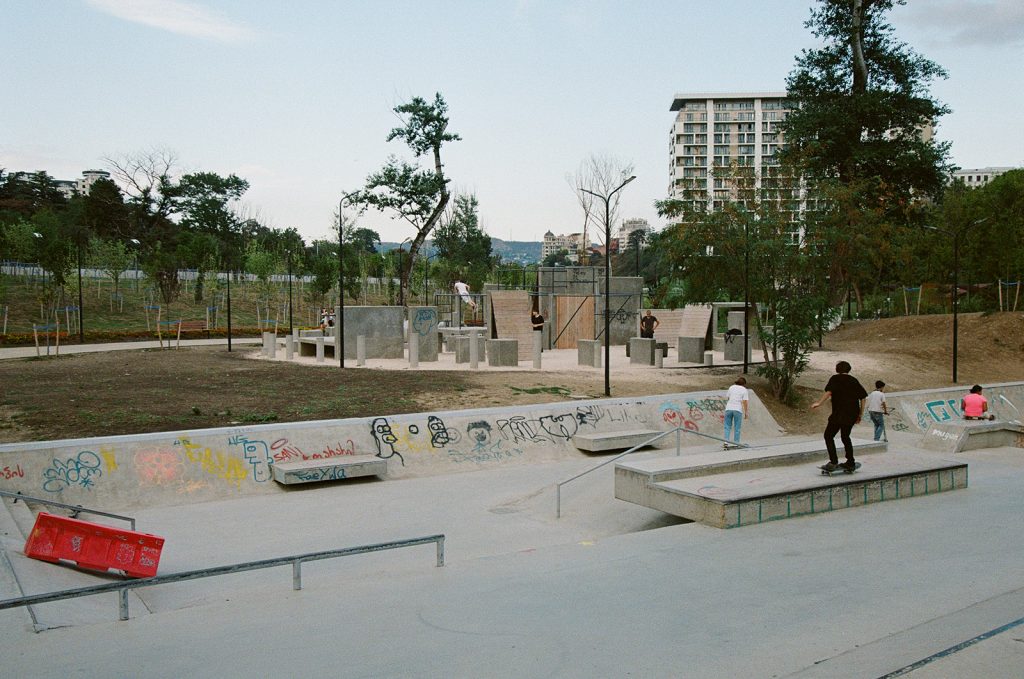 Mziuri滑板公园和跑酷场地-4