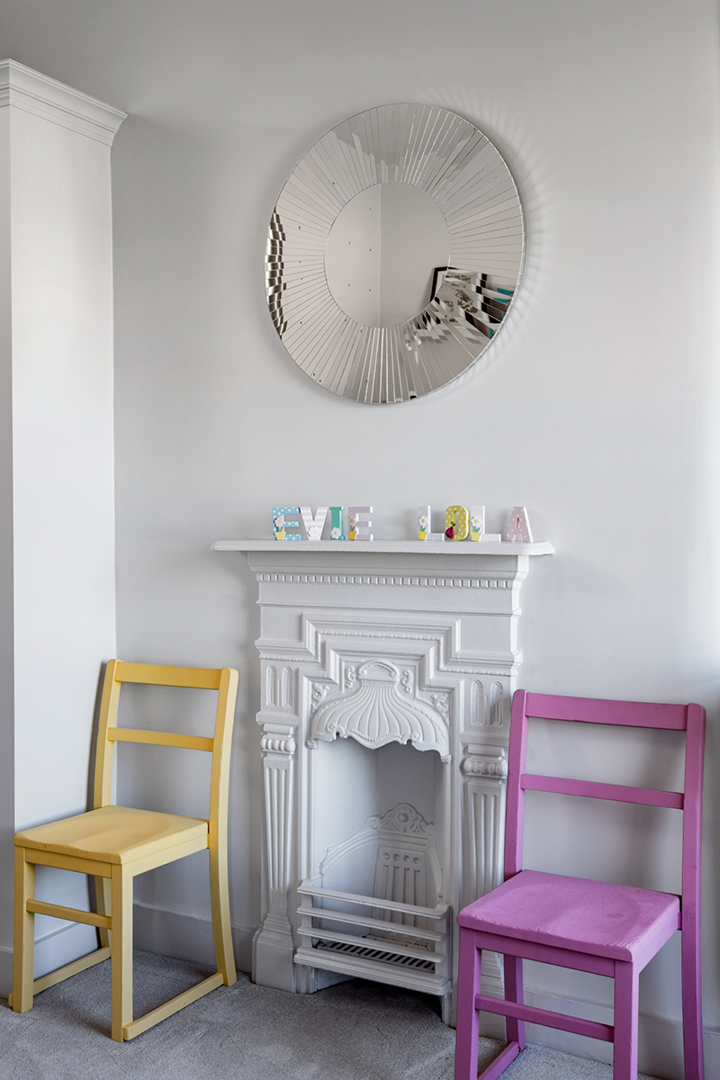 伦敦灰色调公寓的活力点缀-19