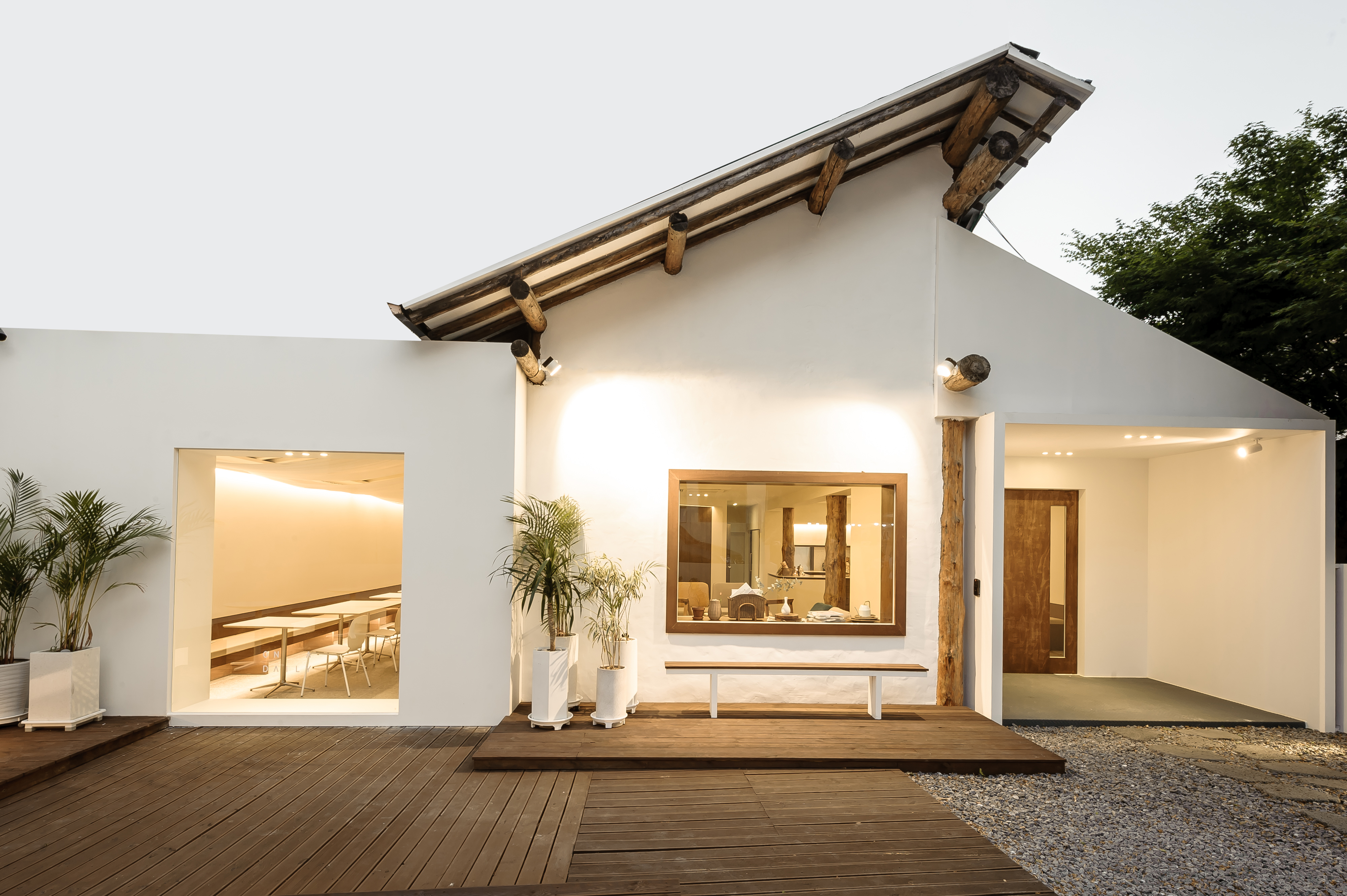 大邱简约白色咖啡厅 设计展现空间魅力-4