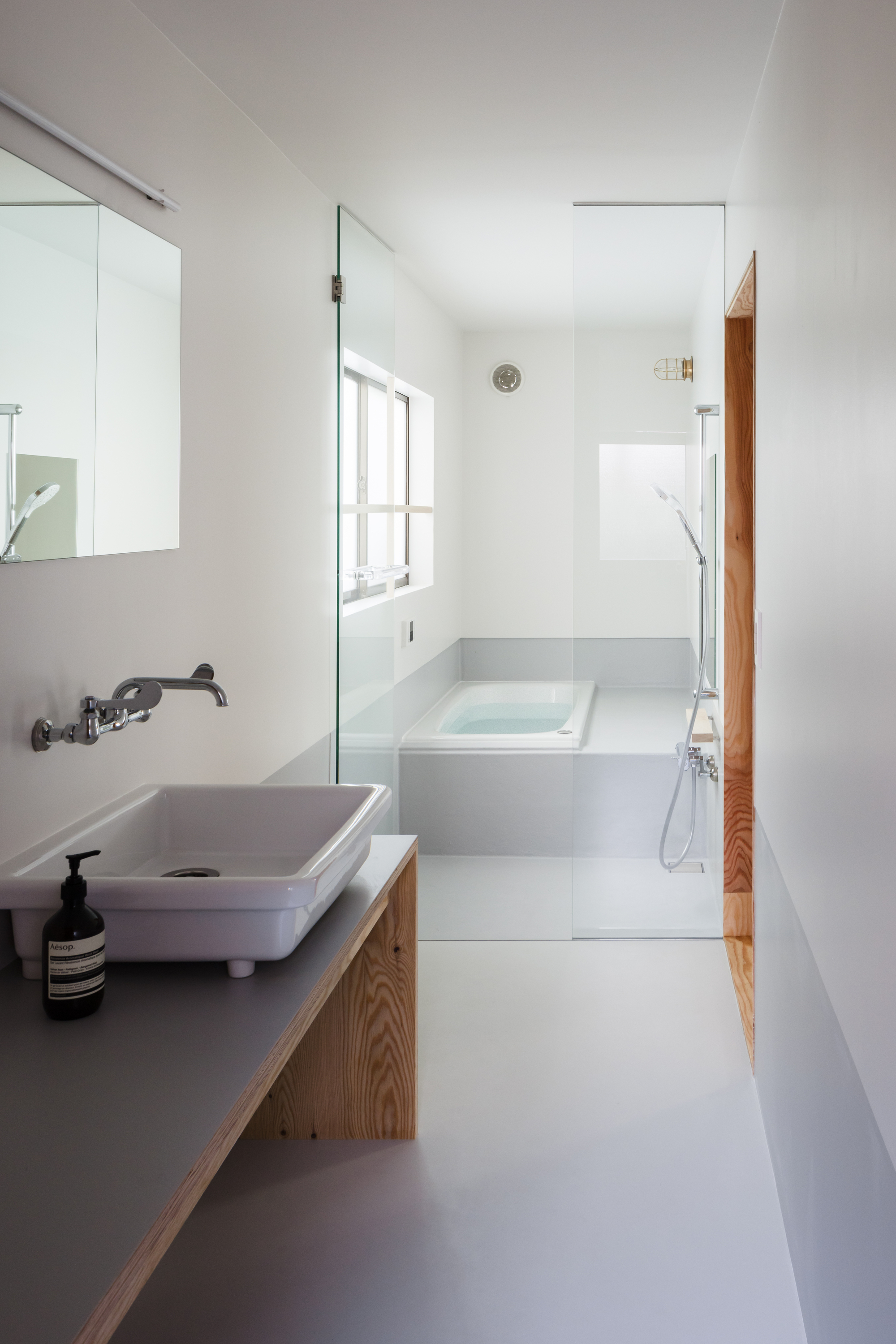 House in Oyamazaki / Shimpei Oda Architect's Office + Atelier Loowe-43