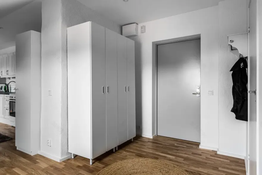 瑞典双室对比 | 女性化与中性空间的室内设计魅力-19