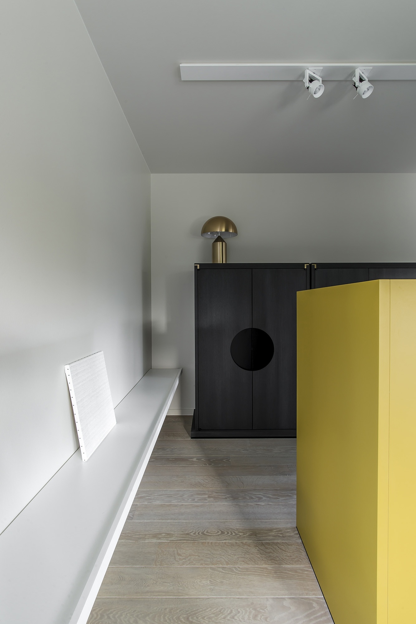 辛特-安德里斯的极简公寓-8