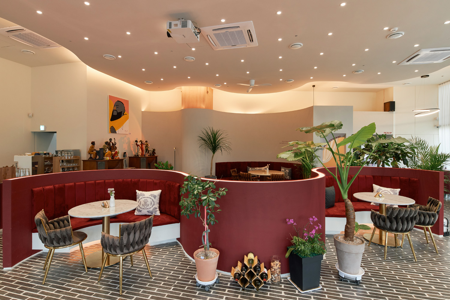 曲径通幽 | 55 平米餐厅的曲线魅力-3