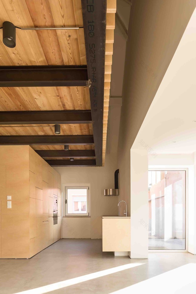 葡萄牙特拉法里亚度假屋 | 木质分隔打造舒适私密空间-70