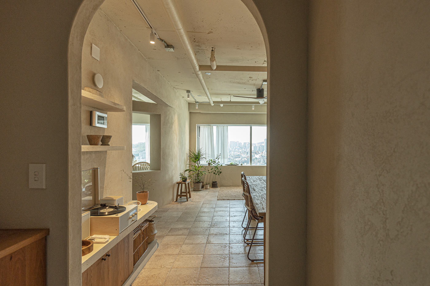 白色调的极简主义 | 200 平米的现代豪华公寓-6