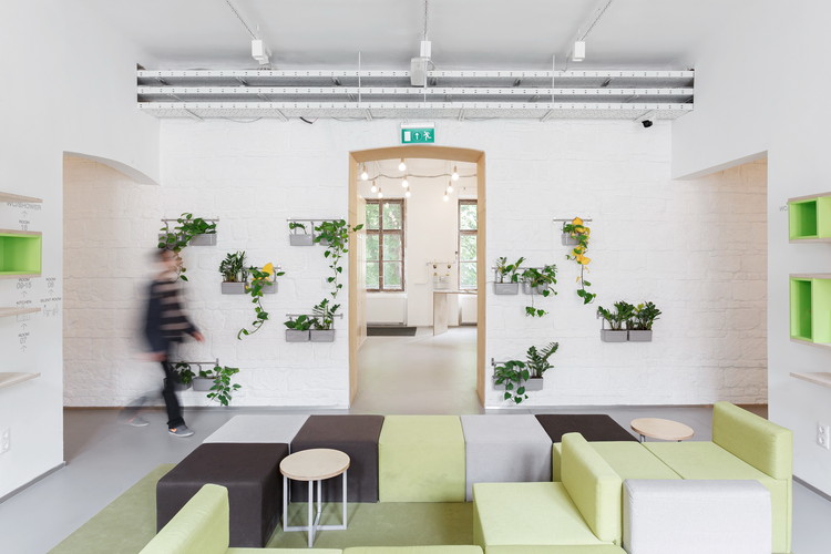 布达佩斯百年建筑变身为 98 床位青年旅舍-33