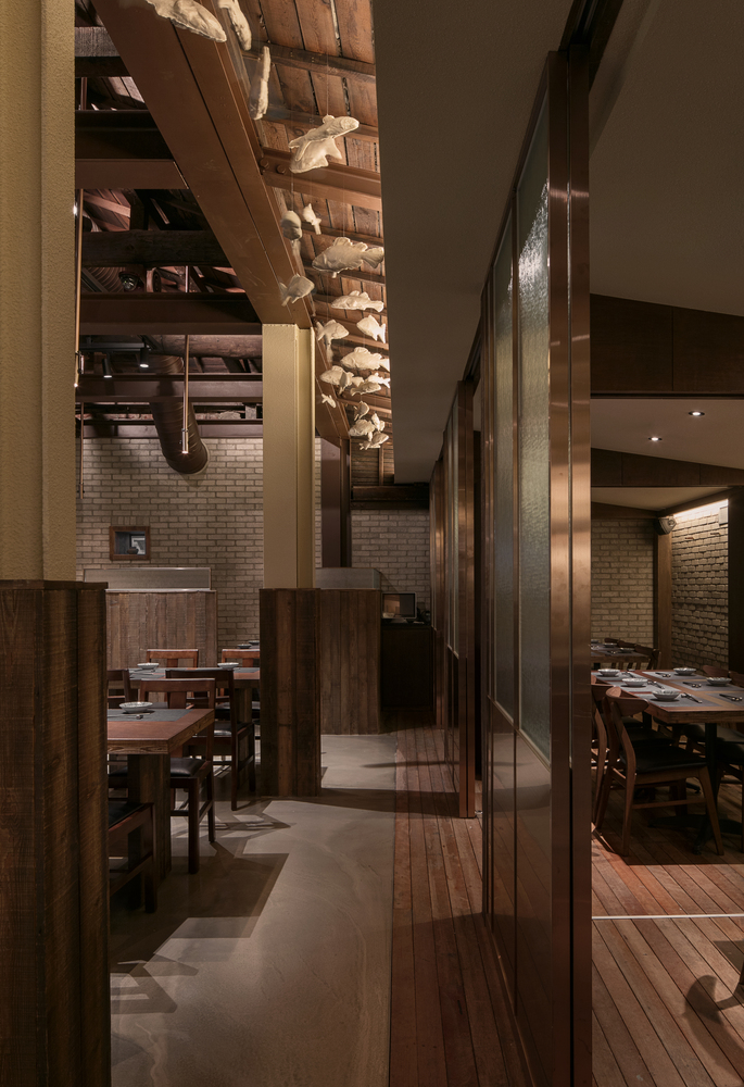 古老与现代共融的 Gwanghwamunhaemul 餐厅设计-56