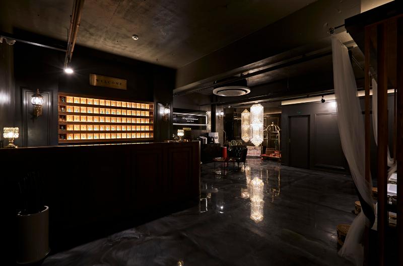 59 平现代高级黑调精品店设计-2