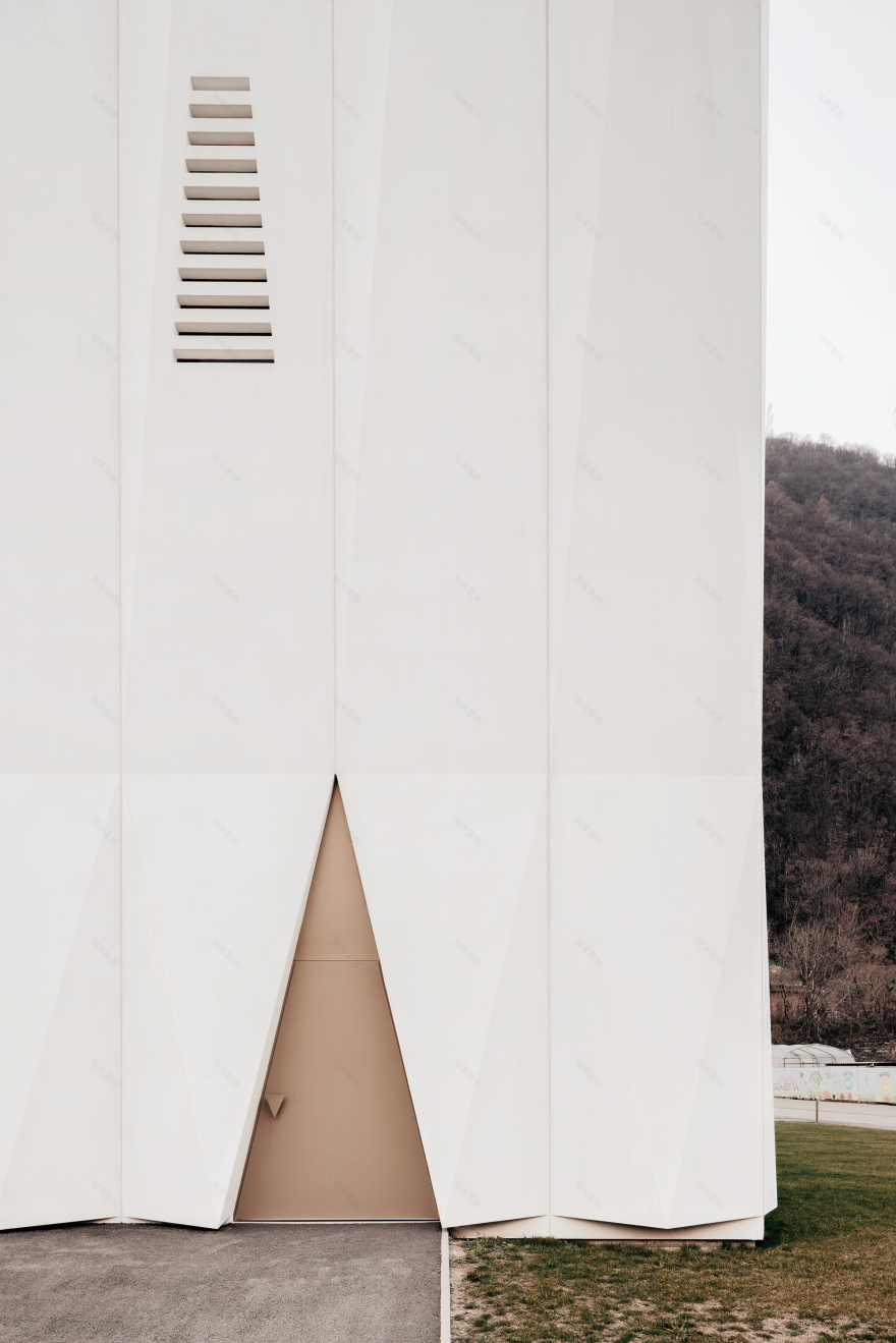 CAFUBE 贝林佐纳殡仪馆丨LOKOMOTIV.archs office-29