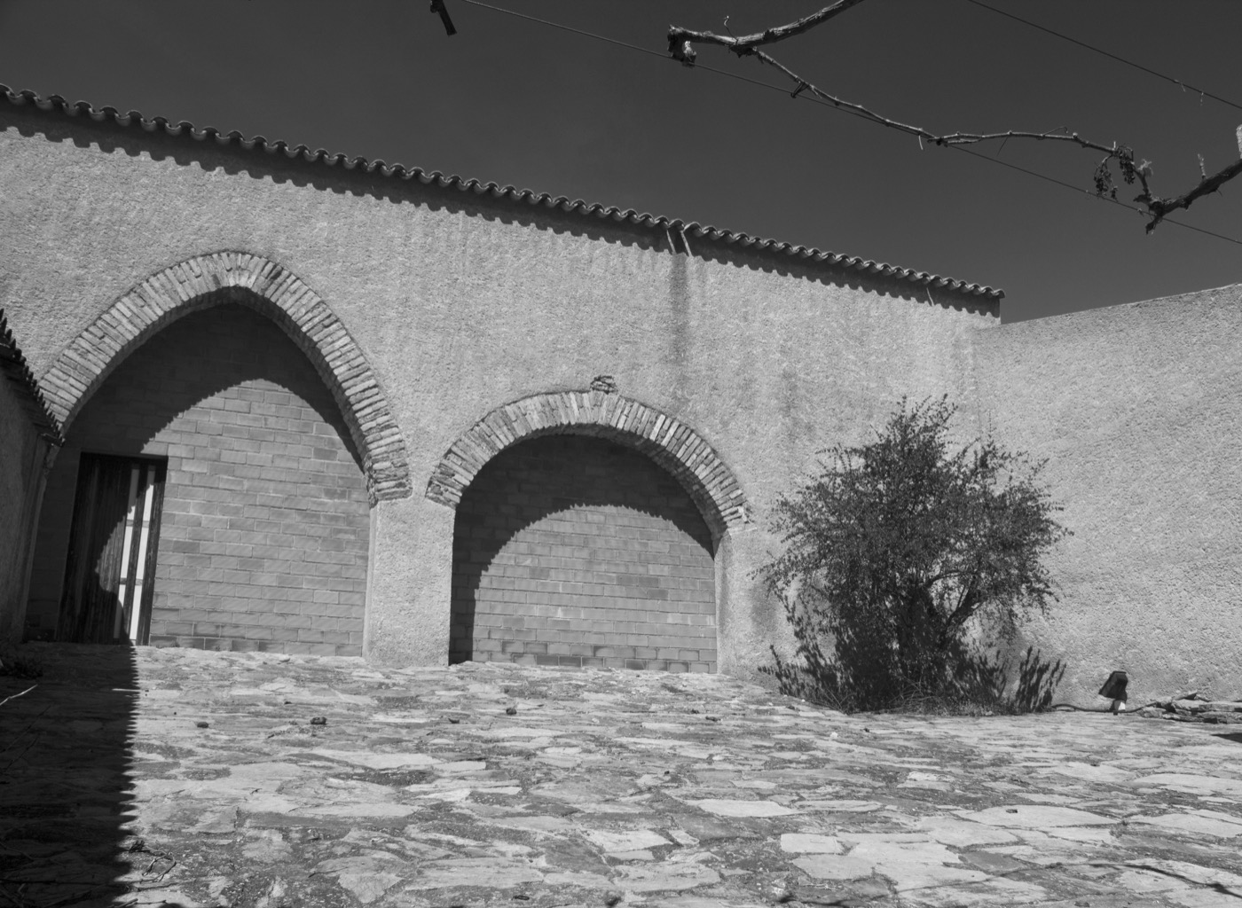 融合传统与自然的西班牙酒庄酒店设计-19