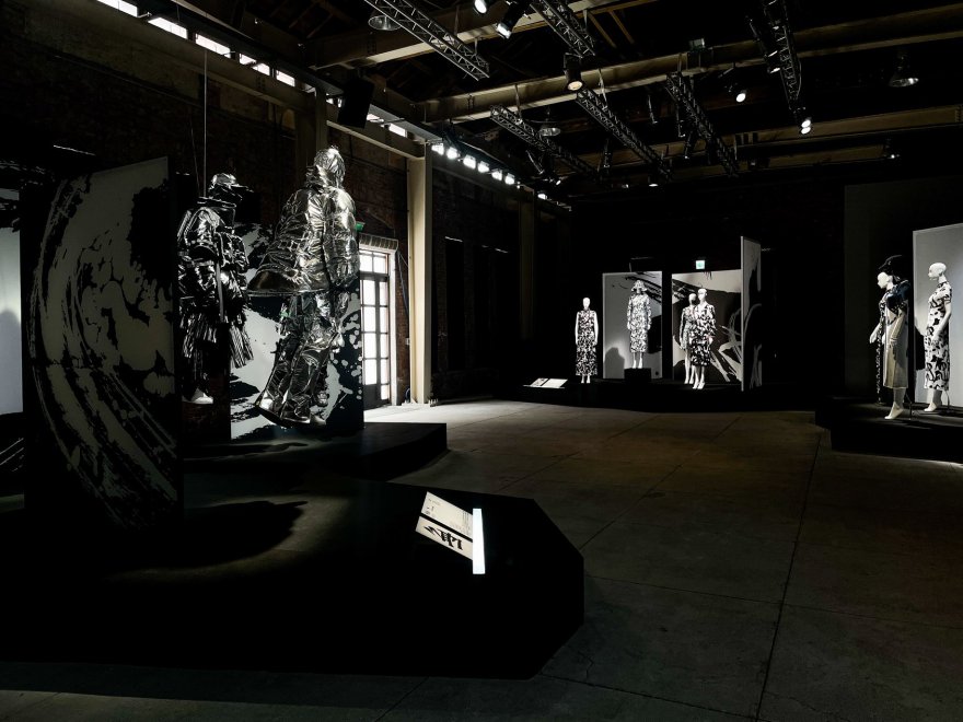 藝術時尚跨界展《讀衣》展場製作丨草字頭-2