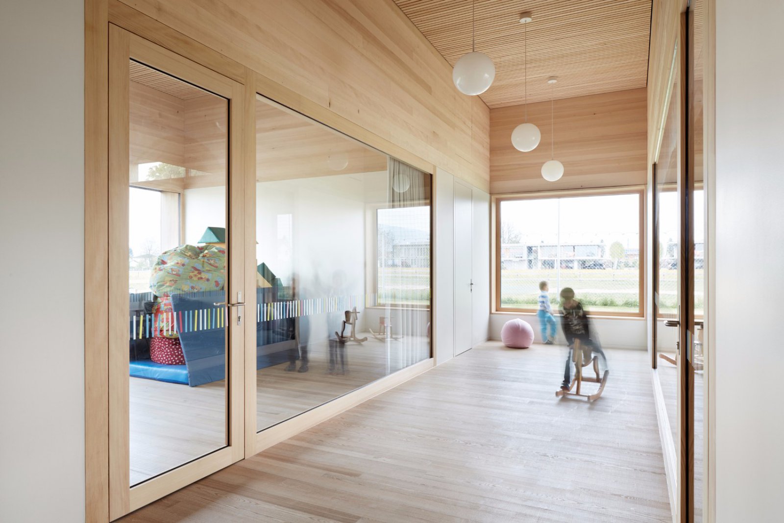 鸭子湖畔的幼儿园  Bernardo Bader Architekten-20