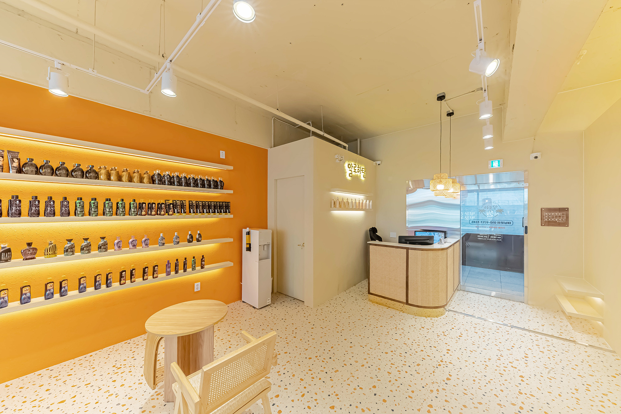 22 坪橙色调 pointing 店铺室内设计-6