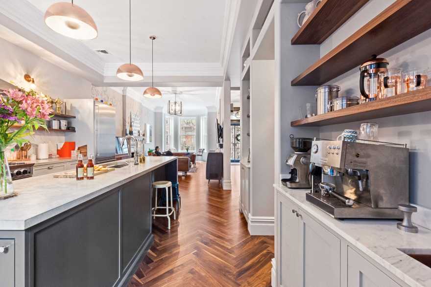 翻新褐石打造现代家庭建筑-13