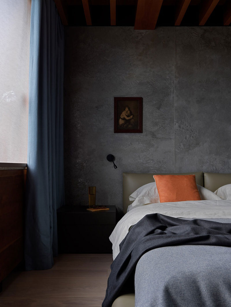 莫斯科时尚公寓 | 暗色调的现代魅力-9