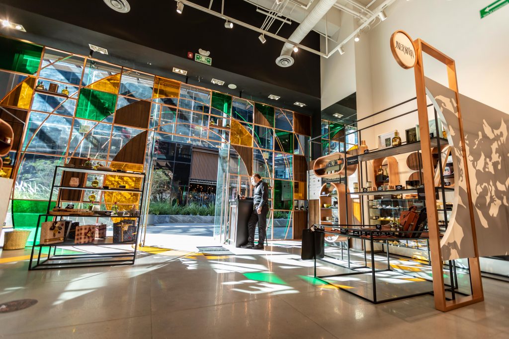 墨西哥设计盛宴 | Buchanan’s 18 在 Guadalajara 的“The gift of being present”展览-14