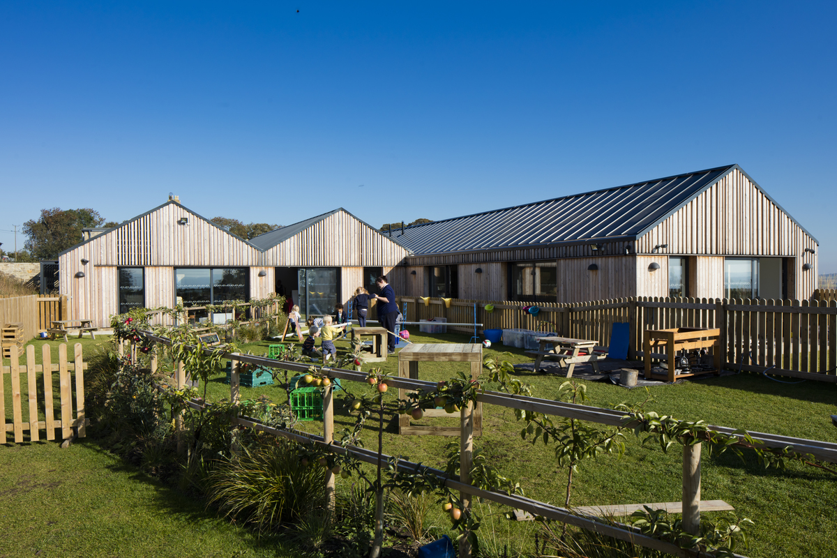 草地上的托儿所，英国 / MailenDesign-55