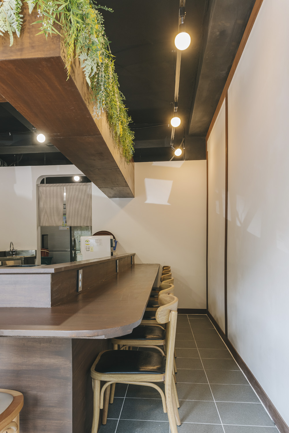 白色木纹，打造 15 平极简卧室之美-10