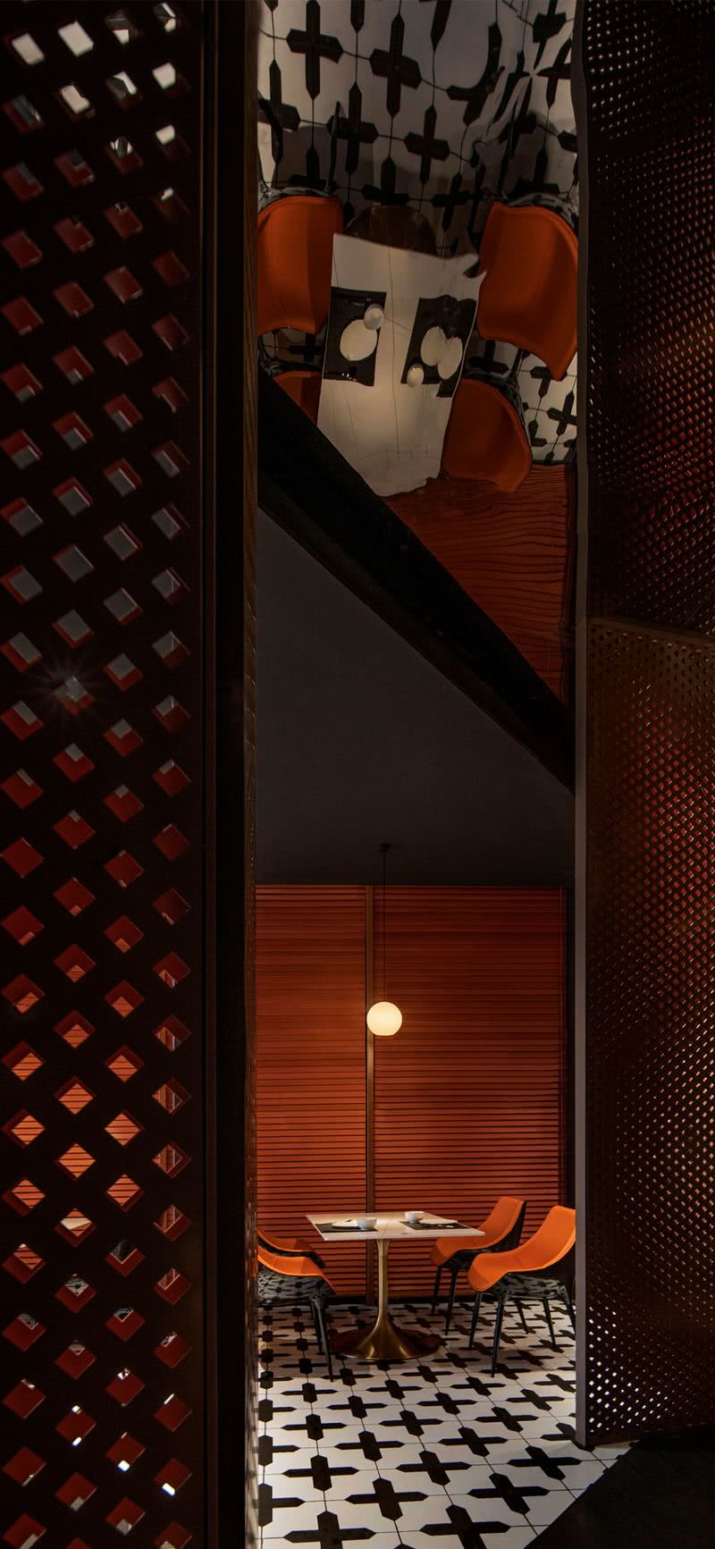 重庆曼泰南洋餐厅 · 镜像世界的泰式美学空间丨中国重庆丨纳沃设计旗下迷雾研究所 Misty Lab-25