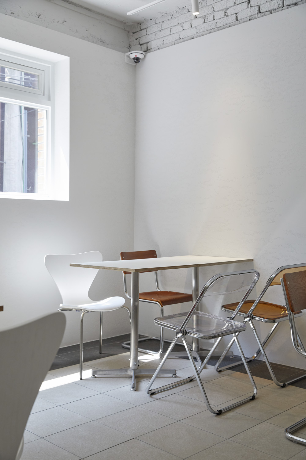 43 平米小户型的惊艳改造，极简主义的魅力展现-28