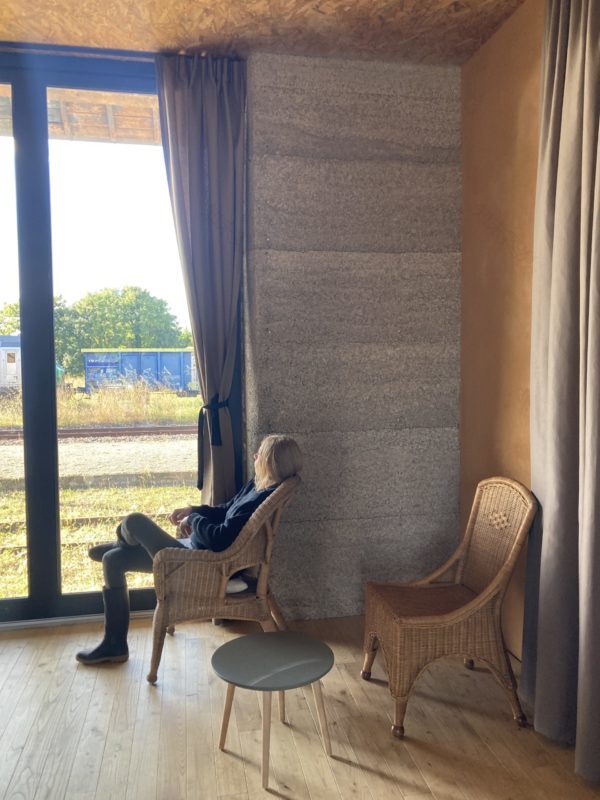 M·A·M·O·T·H机库(Hangare)
注:由于M·A·M·O·T·H可能是特定名称,没有能进一步明确具体含义的信息,只能按原样呈现Hangare常见意思是机库,法语中单词第一个字母大写一般表示地名、机构名等特定名称,所以放在这里从常见语义推测应该还是机库的专业场所名之类的如果原文HanGare是录入错误,本意是Hangare,就正好对应一致;如果HanGare有其他特殊意思,该翻译可能不准确 丨法国丨ECOPelI-16