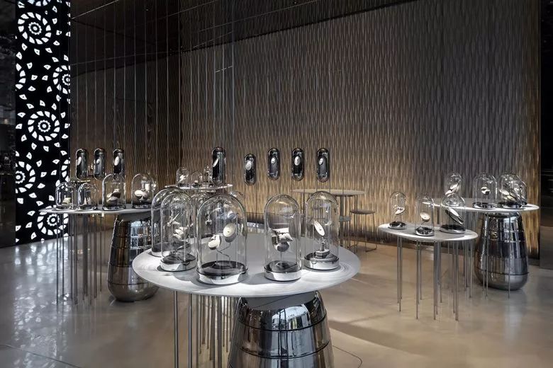 打破传统,感官体验的珠宝旗舰店设计-23