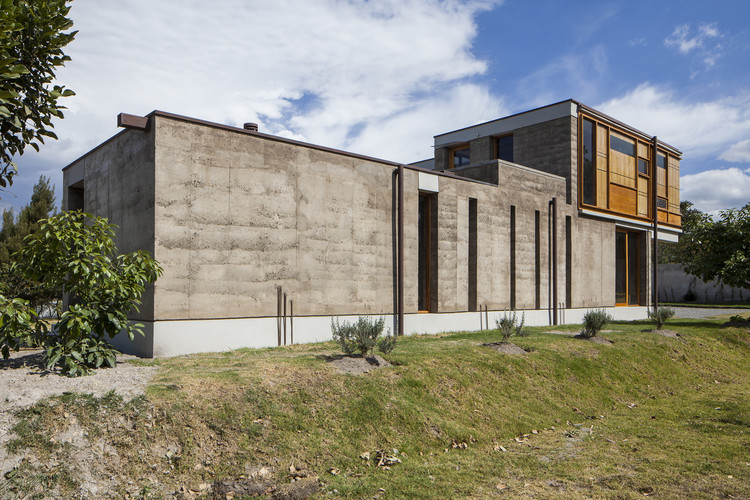 Cotacachi House Arquitectura X-8