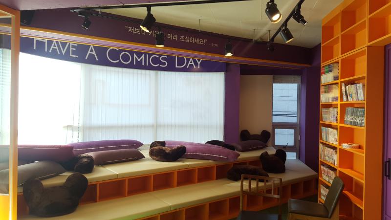 色彩点睛的漫画咖啡馆，打造低成本高逼格空间-13