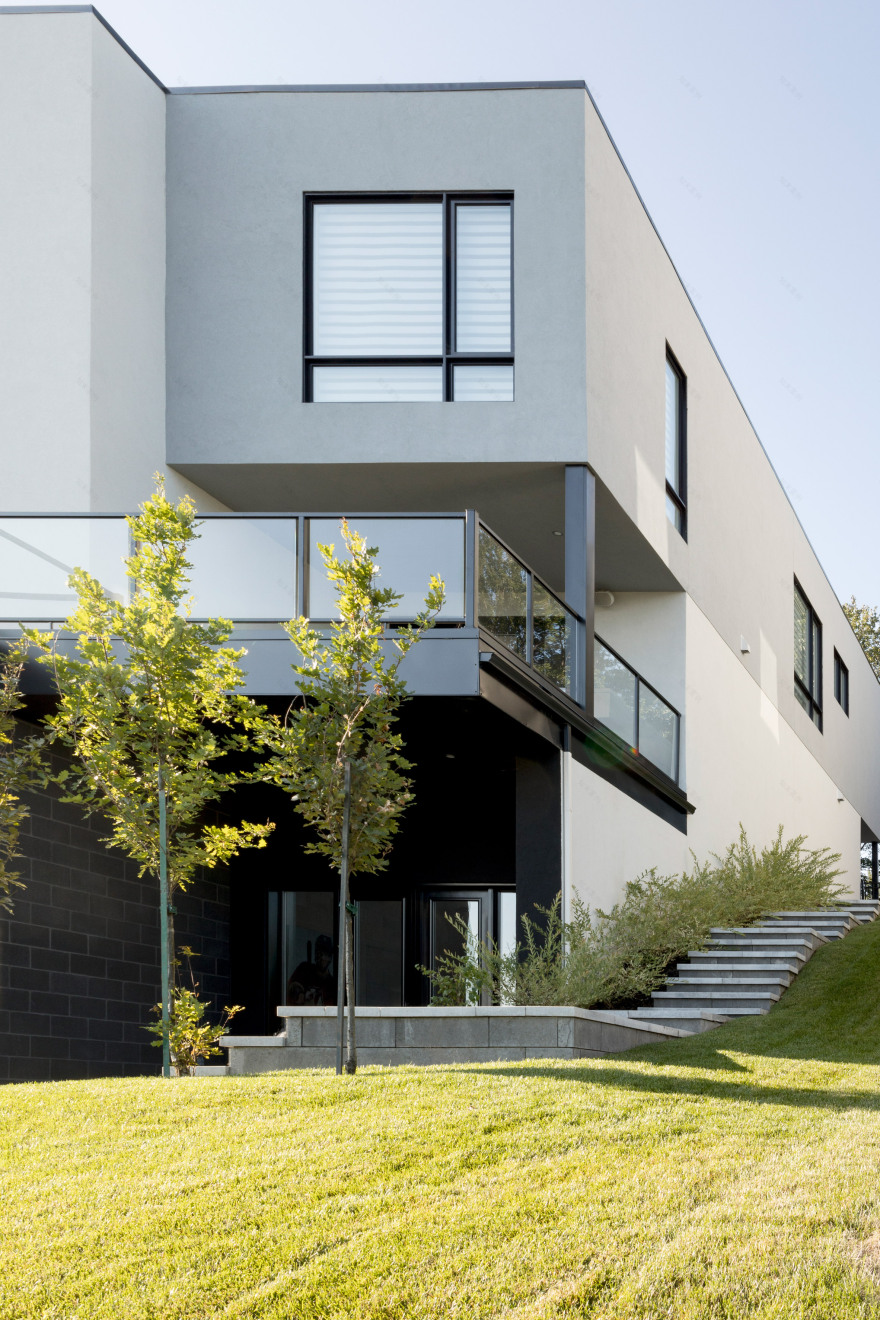 Quebec residence for ice hockey player includes indoor practice rink-4