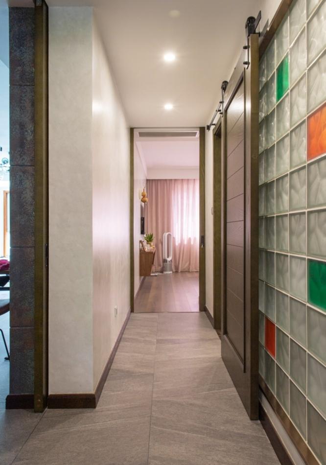 简约轻工业风宅邸 | 隐形门、玻璃砖墙的创意设计-16